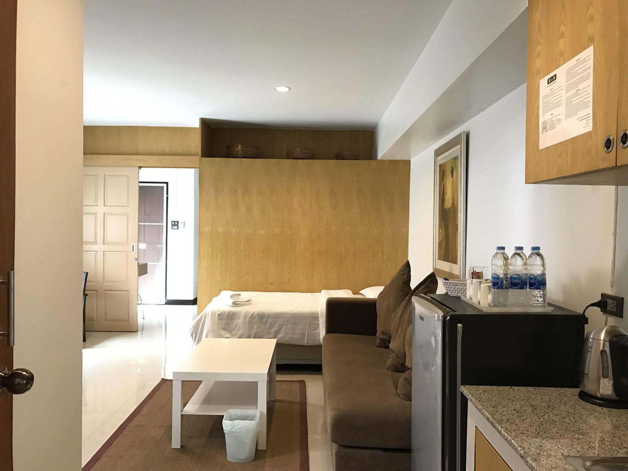 Ratchadamnoen Residence Банкок Екстериор снимка